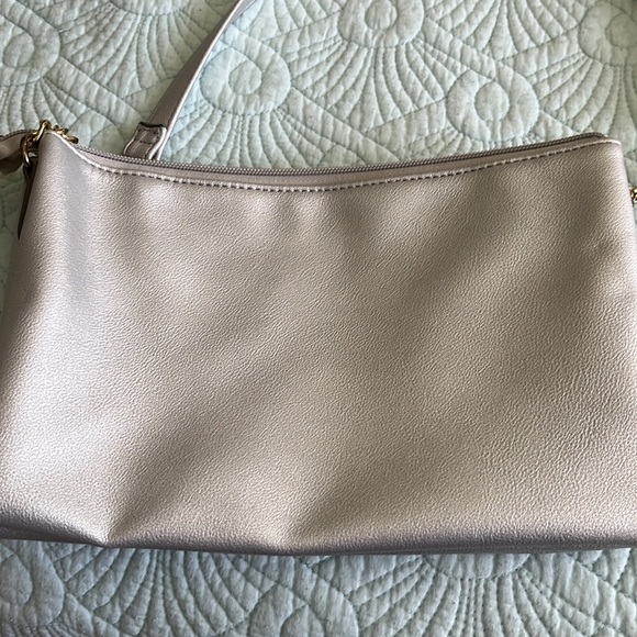 Juicy Couture silver crossbody. Explandable. 4 compartments EUC - Picture 2 of 8